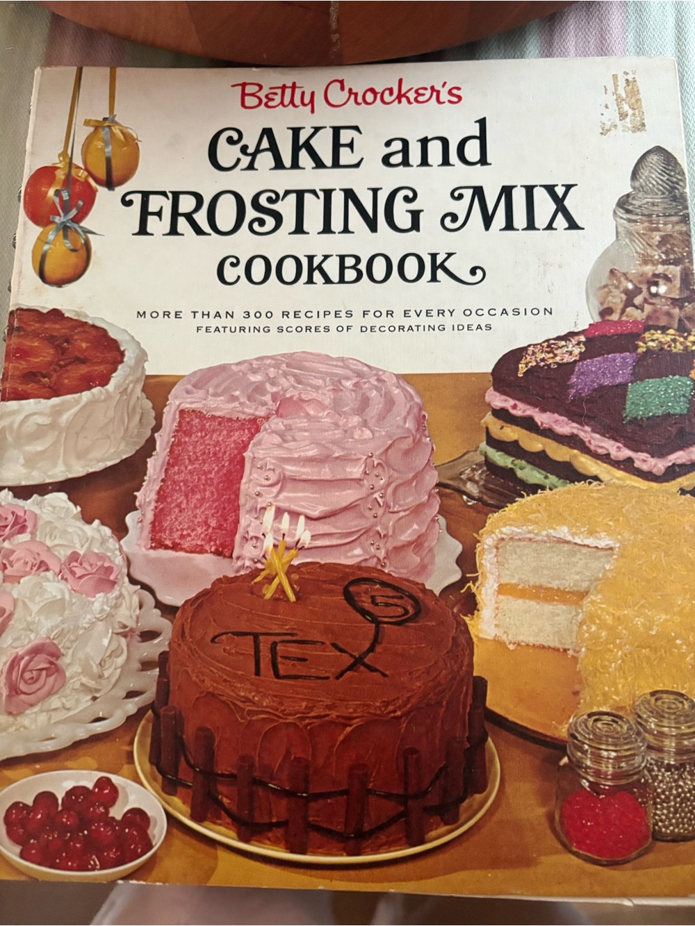 Betty Crocker Cake and Frosting Mix Cookbook - Pink, Brown, Yellow, White